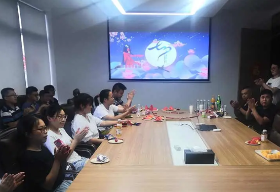 青春攜手?邂逅七夕?|?歡聚天地間熱鬧過(guò)七夕！